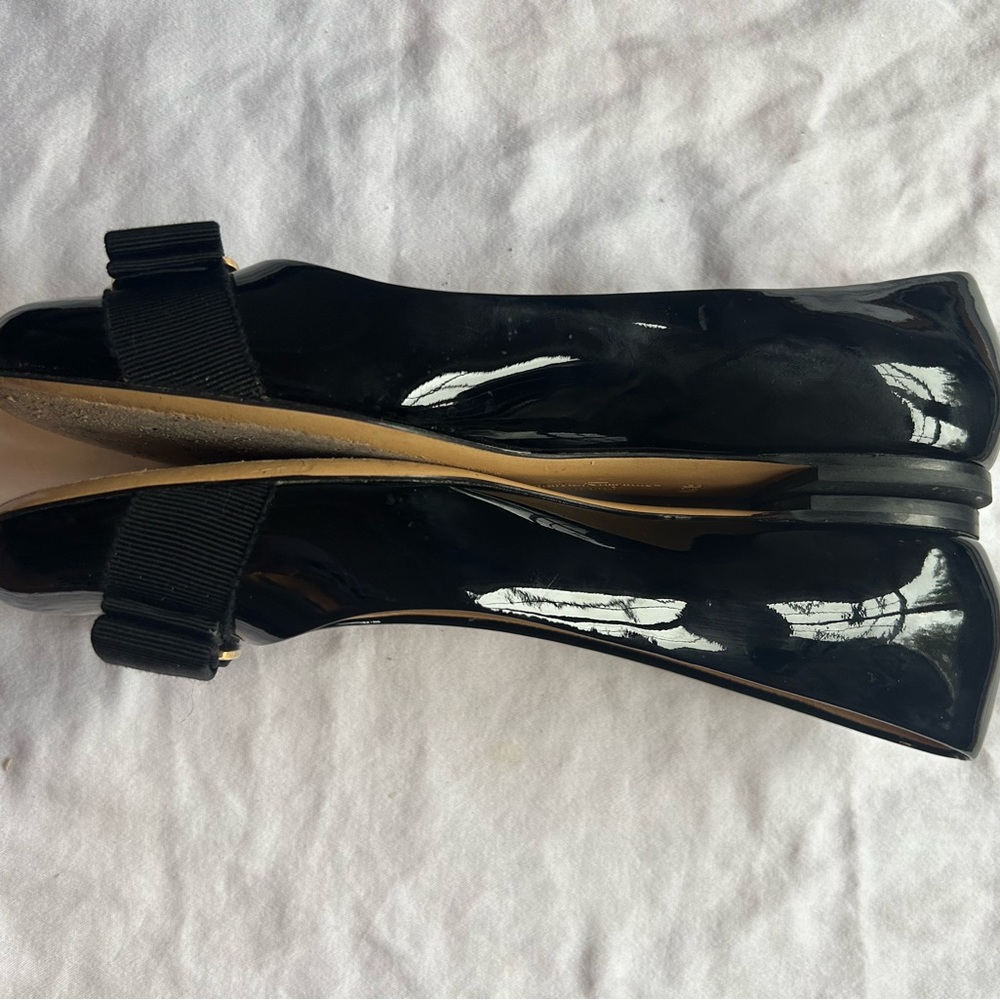 Ferragamo black patent leather ballet flats with bow, size 36.5 - Picture 4 of 8